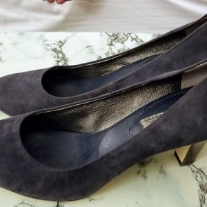 Banana Republic Suede Navy Pumps sz 7.5